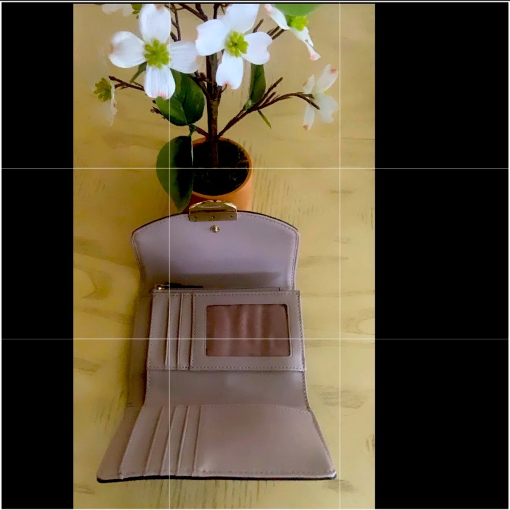 Lightly used Kate spade mauve/taupe color wallet